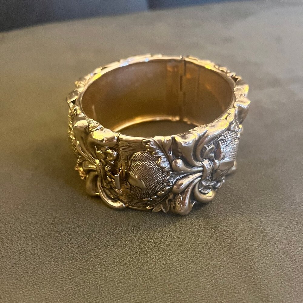 Vintage Goldtone Whiting & Davis Bangle Bracelet - Picture 4 of 13